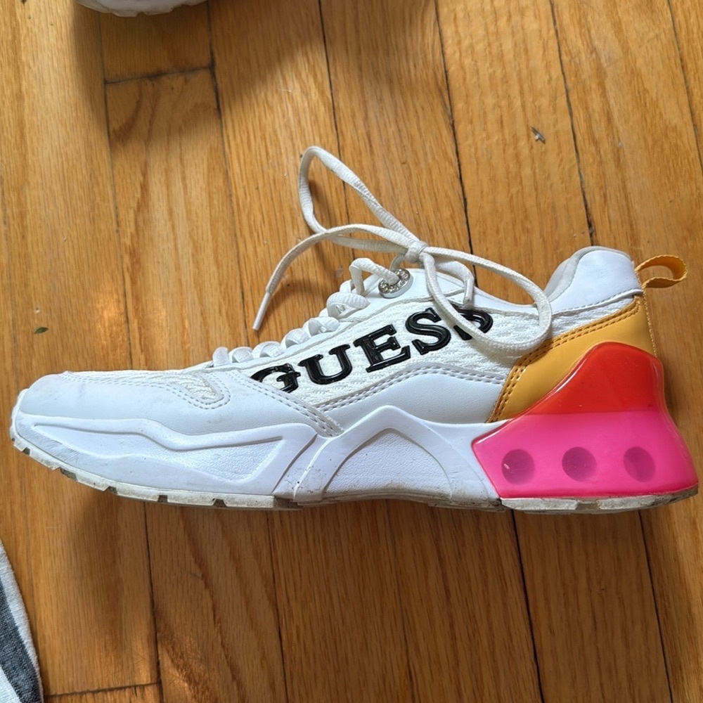 Fresh Guess White Sneakers with Pink and rhinestone  Details 💖💖💖💖